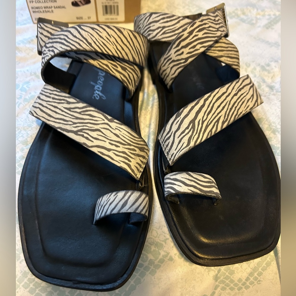 NWT free people Romeo Wrap Sandal Zebra 
Size : 37 (US 7)